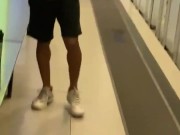 Mostrando pau enorme na academia