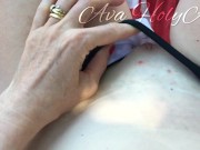 A la piscine une MILF en micro bikini exhibe sa chatte 9/16