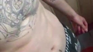 Mi novio se mete a bañar y me manda este video para que me excite