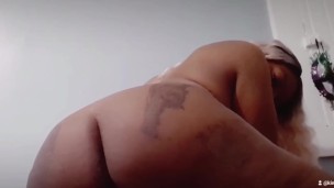 Naked twerking