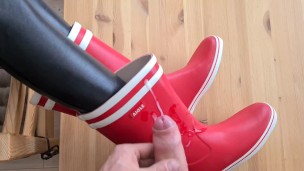 Cum on red rubberboots