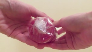プレイ用ロウソクの開封（Open an adult toy for S&M play）