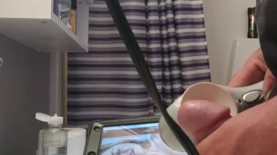 Massaging and cumming to pornhub again 