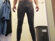 Guy pee in pants - Screenshot 2 of 16 - Pee