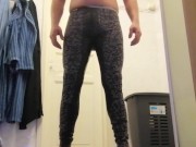Guy pee in pants - Screenshot 8 of 16 - Messy