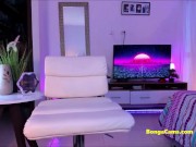 Hottie with juicy ass uses her dildo to cum on Bongacams 12/16