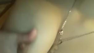 colegiala masturbándose a escondidas