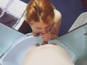 СЕКС В ОТЕЛЕ: РЫЖАЯ КРАСОТКА СОБЛАЗНИЛА МЕНЯ В ДУШЕ. КРАСИВЫЙ МИНЕТ. КОНЧИЛ НА КИСКУ. 2/16