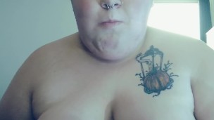 Fat girl eatting with sounds 