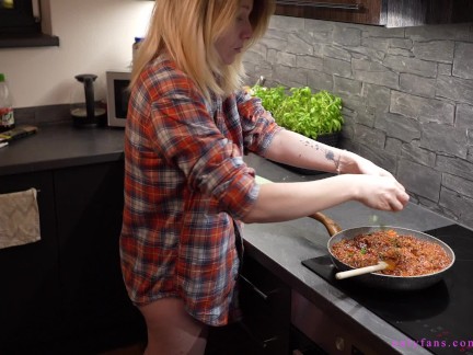 Teen gets many screaming orgasms and deep creampie while trying to get pregnant in kitchen