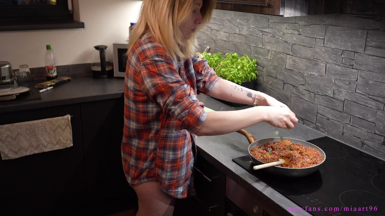 Teen gets many screaming orgasms and deep creampie while trying to get pregnant in kitchen - RedTube