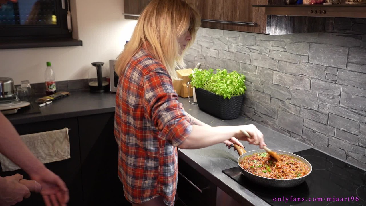 Teen gets many screaming orgasms and deep creampie while trying to get pregnant in kitchen - RedTube