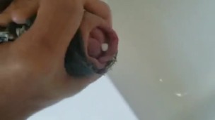 Je me branle dans la culotte de ma belle mère pendant qu'elle fait la cuisine - Amateur