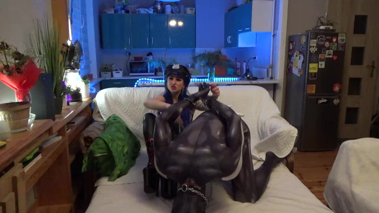 Worship my latex ass and latex boots Femdom and alien  - Video di sesso gratis - RedTube