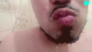 Beija-me Debaixo do Chuveiro