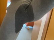 In die Jogginghose pullern. 