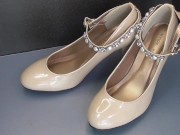 Shoe fetishism 靴フェチ ベージュ色のハイヒールにぶっかける