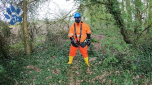 Quick pawing off in waterproof workgear