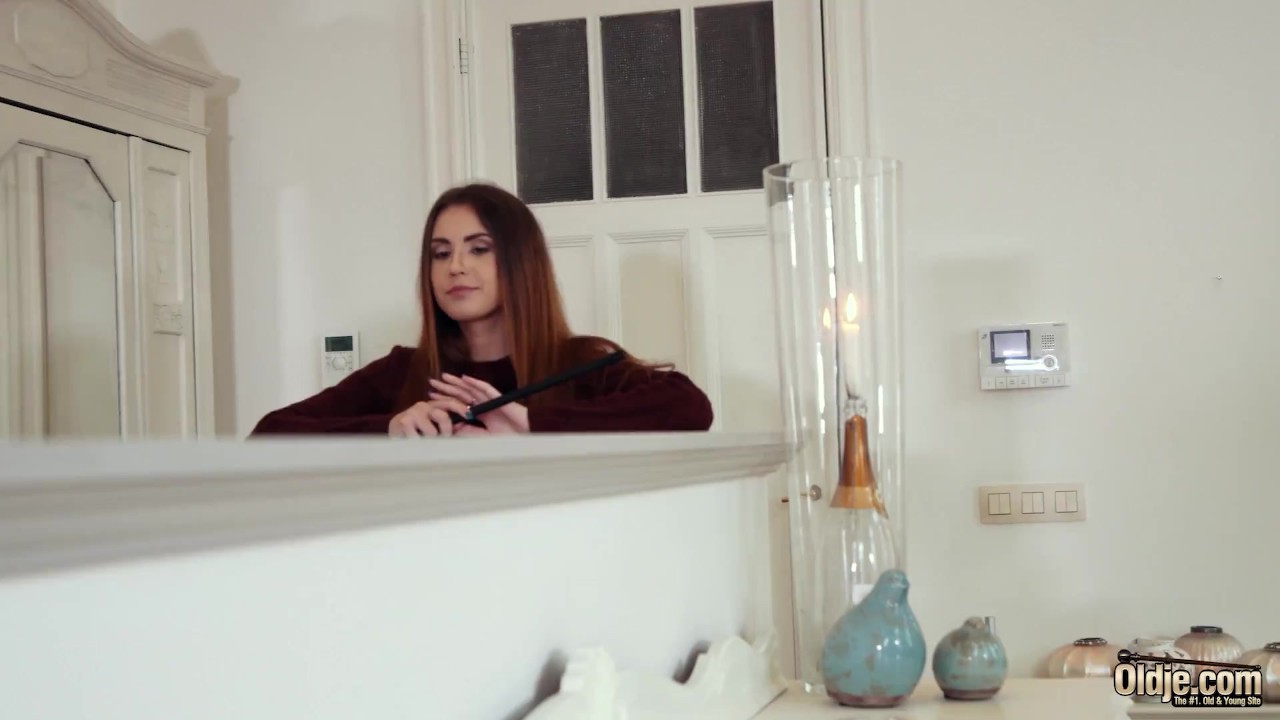 Novinha doce sendo fodida por velho - Vídeo de sexo grátis - RedTube