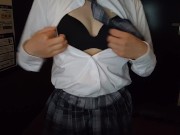 乳首にローターあててビンビンにしちゃう変態JK 2/16