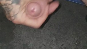 Girlfriend sex and to cum in the garage and let go