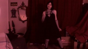 Amateur Trans Girl Elyza Dancing and Teasing