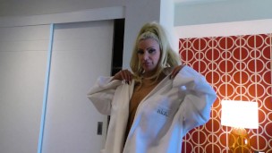 Cum back behind the scenes with Mistress  and join me for a sexy bubble bath experience