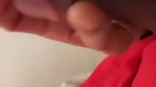 Tocándome mientras escucho follar a la Vesina 