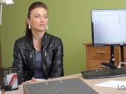 LOAN4K Babe quiere una motocicleta nueva y el empleado del banco está listo para ayudar 3/16