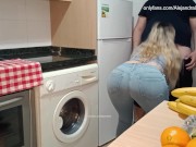 RUBIA CALIENTE PROVOCANDO A SU PADRASTRO PARA FOLLAR 3/16