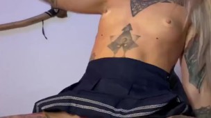 Татуированная Блондинка удовлетворяет игрушкой 😍