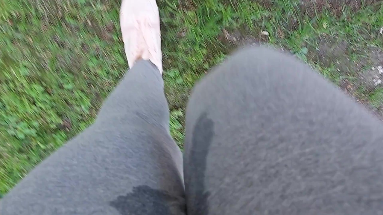 Nicoletta gets her yoga pants completely wet in a public park - Extreme pee  exposed