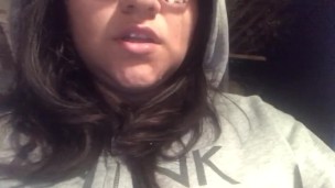 Latina fumando para ti
