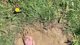 Feet getting nice and messy in mud