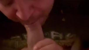 Dando Uma Bela Chupada Nesse Pau Duro!