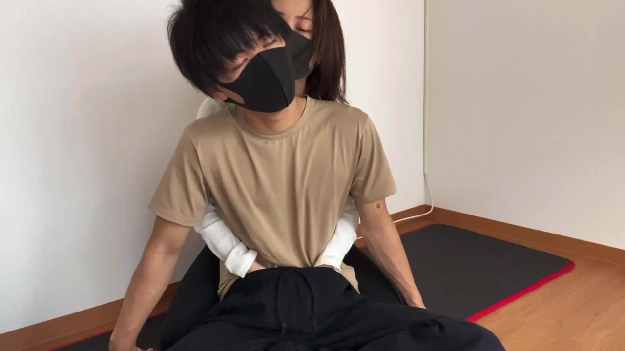 背面手コキでイケメンM男の亀頭と敏感乳首を責めたら射精しちゃいました♡ Japanese Amateur Couple Femdom Handjob Cumshot - えむゆみカップル - RedTube