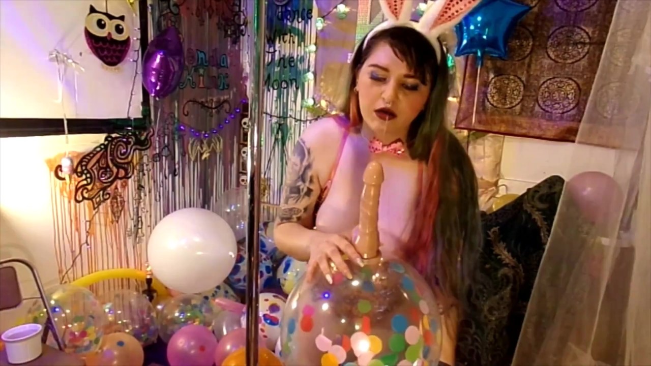 HD LOONER Fuck Bunny plays with her big balloons! +100 Balloons B2P Suck  Fucked&Pussy stuffed to cum