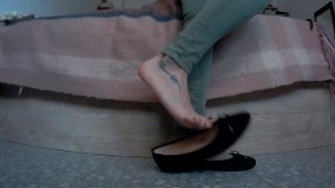 Dangling my black flats for your eyes !! Enjoy it!!