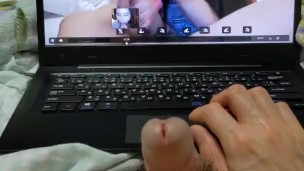 真夜中の大学生男子のオナニ―