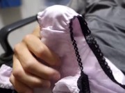 ななちゃん（18）ロリ可愛い女子大生のパンツのクロッチに擦り付け大量射精 - Screenshot 3 of 16 - Penis