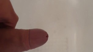 Hot man peeing in the tub with a boner double stream
