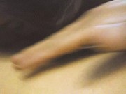 Hermosa prostituta iniciándose le mama la verga a cliente sin condon  y se la folla 1/16