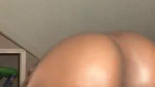 Un rico y grande culo moreno para ti