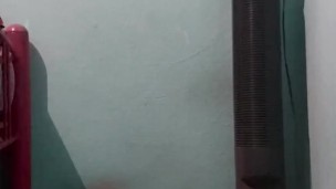 Me masturbó estando muy caliente solo en mi casa 