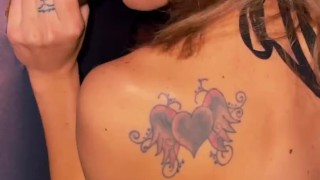 Petite Teen primeira visita ao glory hole