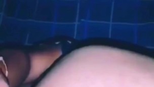 Abriendome rico el culo con mi juguetito