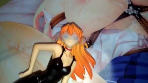 新世紀エヴァンゲリオン式波アスカラングレー黒ワンピースフィギュアに大量ぶっかけオナニー【全裸キモオタクの喘ぎ声あり】