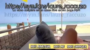 Je vide les couilles d’un mec sur une plage publique !