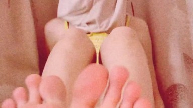 Littlemuslim's Playing With Her Pretty Feet