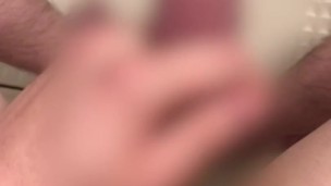 大学生が風呂で我慢できずにオナニー / Asian guy masturbates in the bathroom